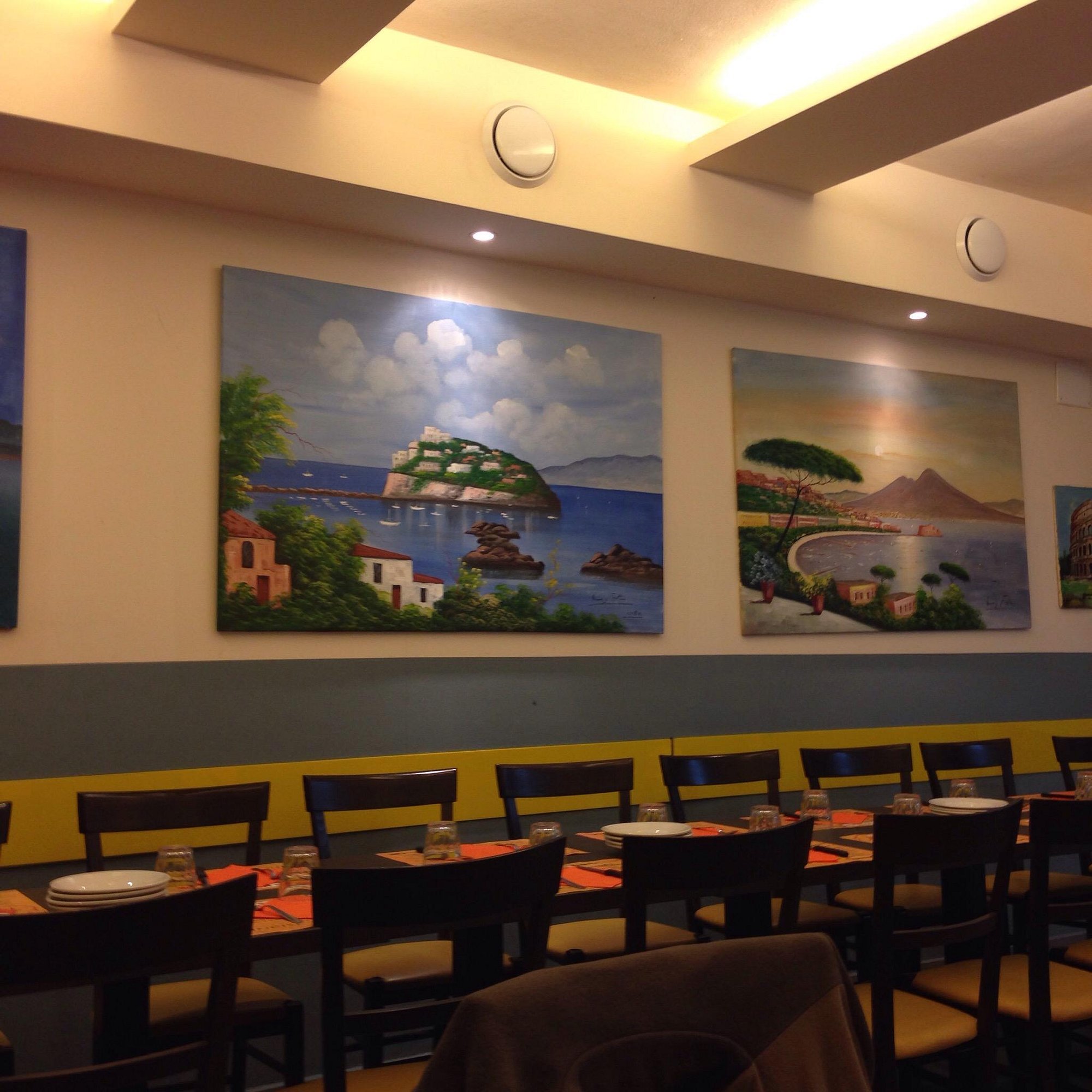 Interno del ristorante O' Sole 'e Napule